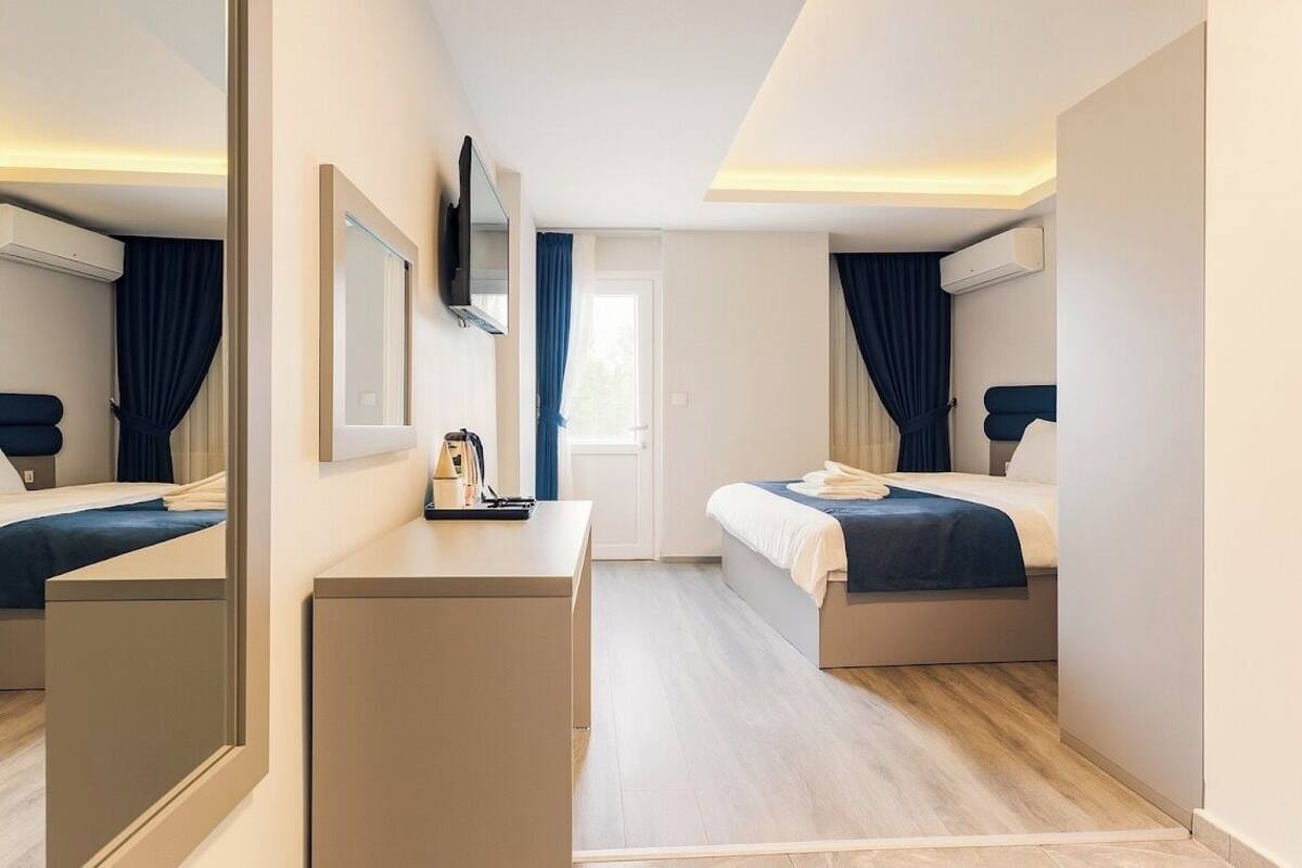 Deluxe Double Room, Balcony, Garden View | Minibar, desk, laptop workspace, soundproofing
