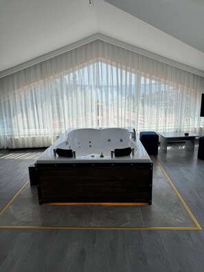 Desk, laptop workspace, free WiFi