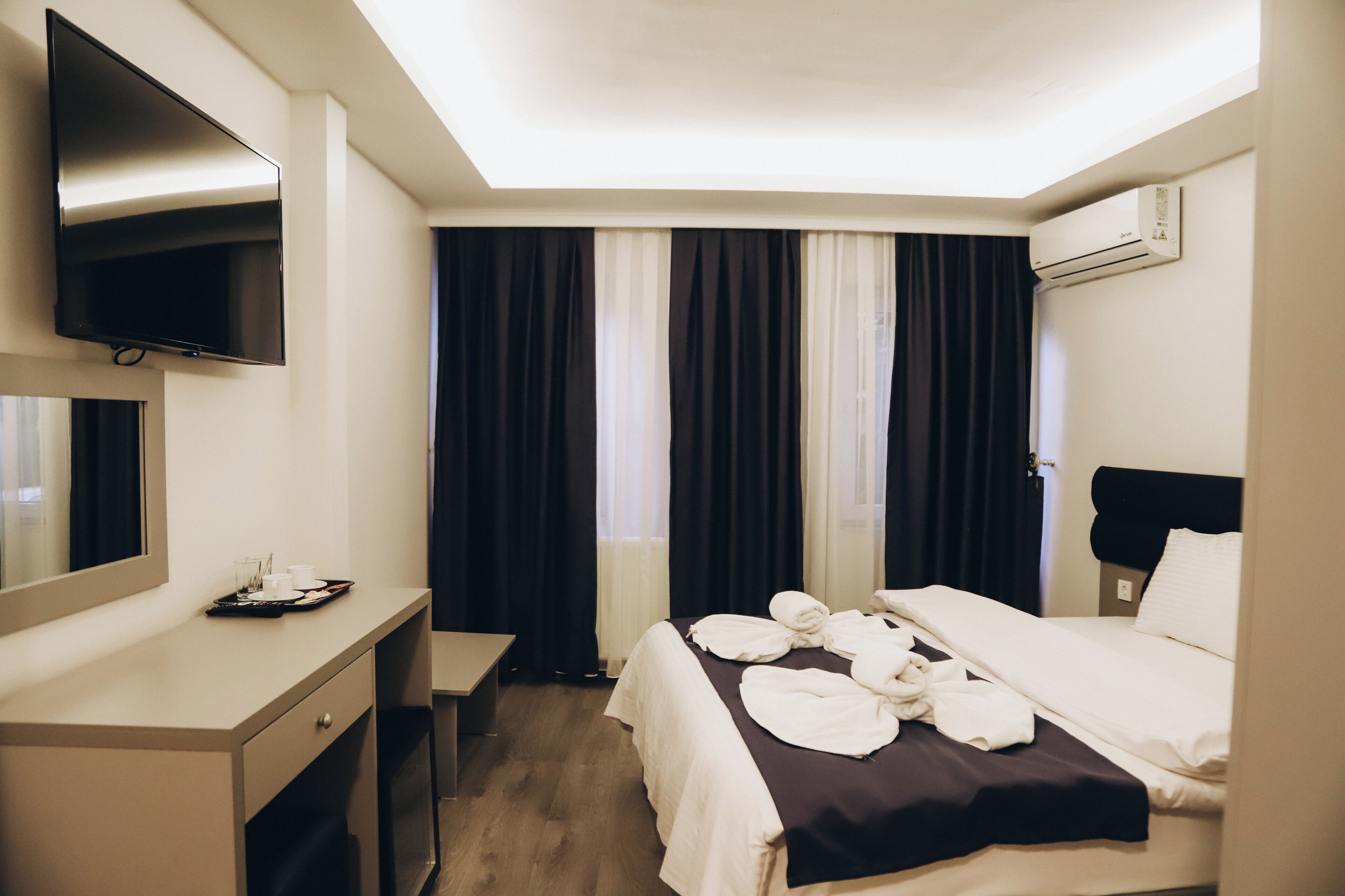 Basic Double Room | Minibar, desk, laptop workspace, soundproofing