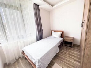 4 bedrooms, iron/ironing board, Internet, bed sheets