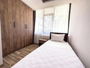 3 bedrooms, iron/ironing board, WiFi, bed sheets