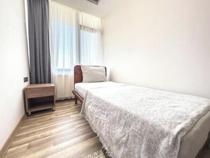 4 bedrooms, iron/ironing board, Internet, bed sheets
