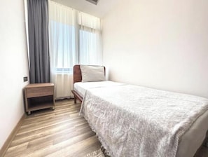 4 bedrooms, iron/ironing board, Internet, bed sheets