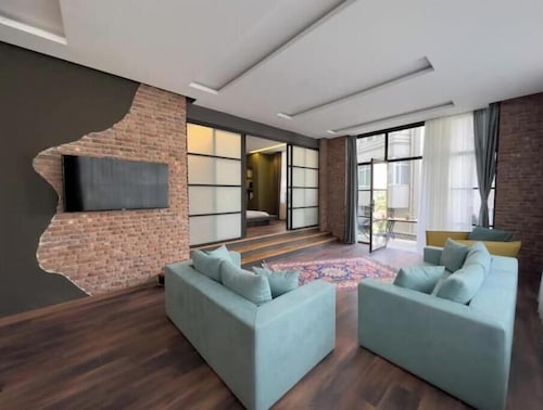 101- Garden, Jacuzzi, Spacious, Luxury House