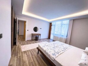 3 quartos, ferros/tábuas de passar roupa, Wi-Fi, roupa de cama