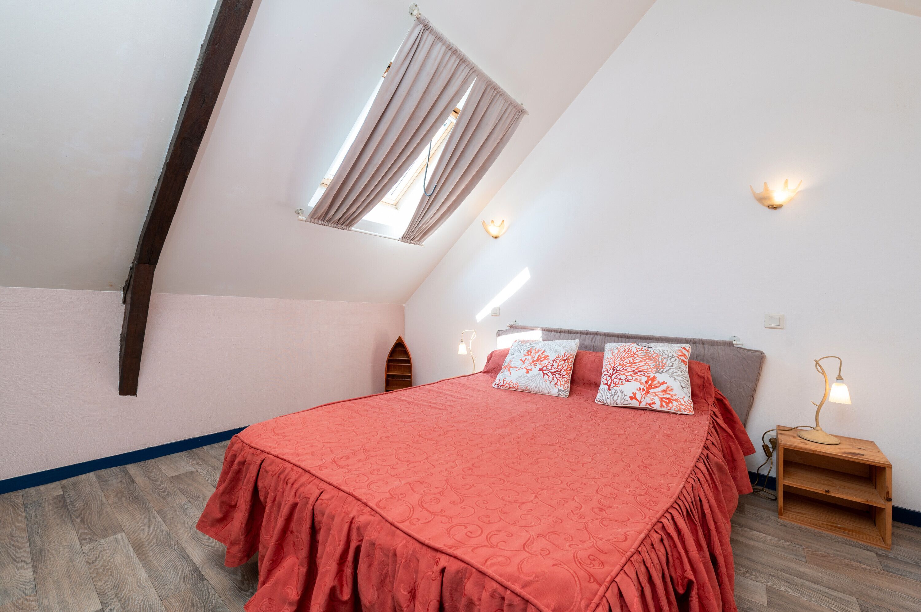 2 chambres, fer et planche à repasser, Wi-Fi, draps fournis