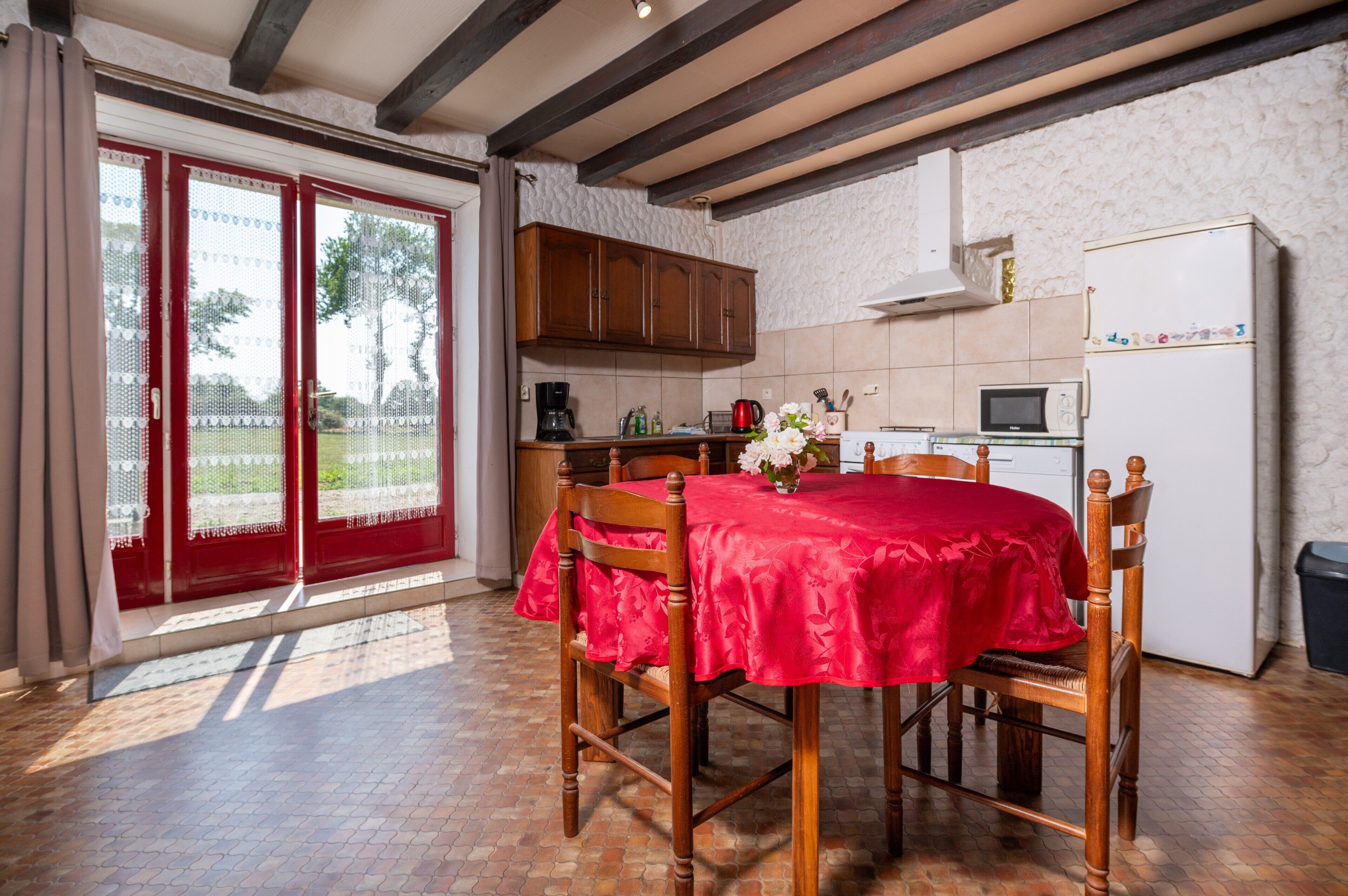 Kylskåp, mikrovågsugn, ugn och spishäll