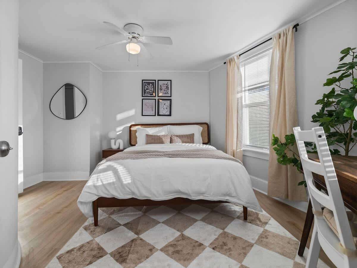 3 bedrooms, desk, iron/ironing board, travel crib
