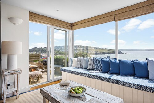 3 bed with garden, parking & stunning ocean views