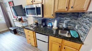 Fridge, microwave, coffee/tea maker, cookware/dishes/utensils - NEW! Seneca 311 - Brigham Junior Studio Condo (Snowshoe)