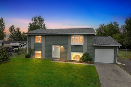 NEW! Anchorage 5BR Retreat Hikes, City & Comfort