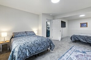 5 bedrooms, WiFi, bed sheets