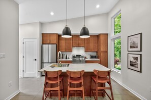 Réfrigérateur, micro-ondes, four, lave-vaisselle