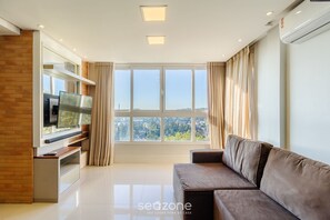 Basic Apartment | Living area