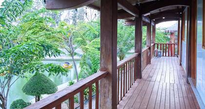 Bau Trang U and Me Resort