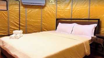 Classic Tent, 1 Queen Bed