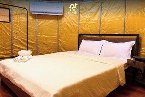Classic Tent, 1 Queen Bed | Free WiFi, bed sheets