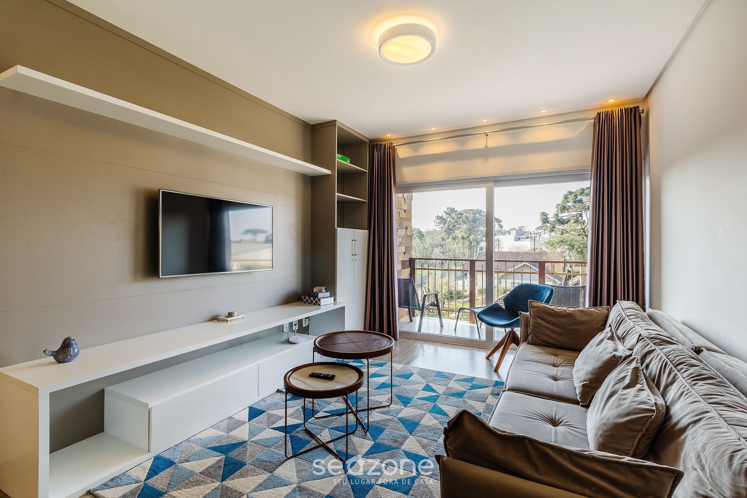 基本公寓 | 起居區 | 電視