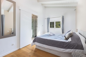 3 chambres, fer et planche à repasser, accès Internet, draps fournis