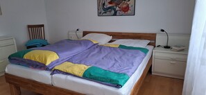 2 habitaciones, tabla de planchar con plancha, wifi y ropa de cama 