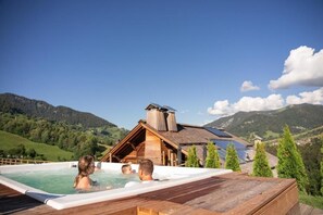 Outdoor spa tub - Le Toi du Monde  (Flumet)