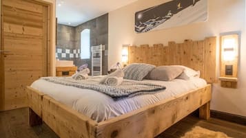 Quartos à prova de som, ferros/tábuas de passar roupa, Wi-Fi de cortesia