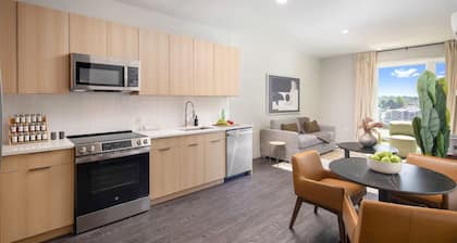 Designer 1BR | Gym, Parking