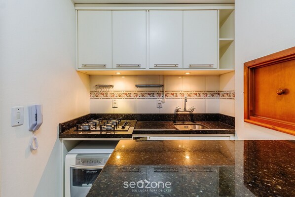 Basic Apartment | Private kitchen