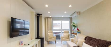 Basic Apartment | Living area