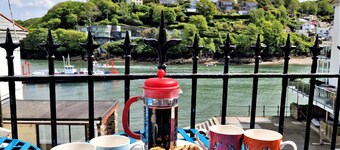The Bolthole - river views and dog-friendly home away from home!