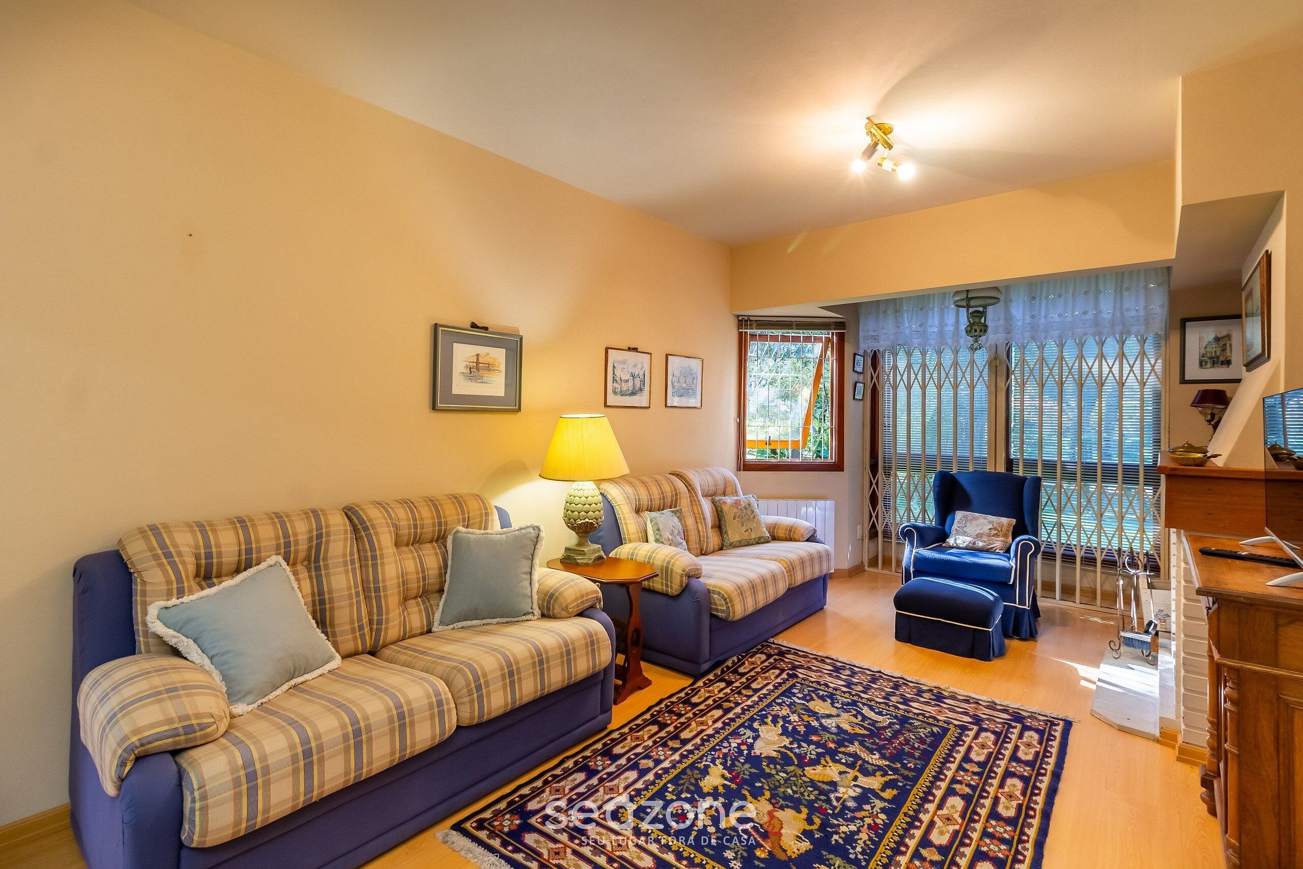 Basic Apartment | Living area | TV