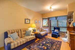 Basic Apartment | Living area | TV - Apt w/ Fireplace 650m Mini Mundo Gramado Jpa102 (Gramado)