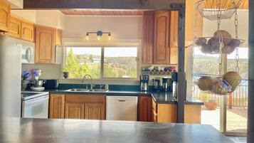 冰箱、微波炉、烤箱、炉灶