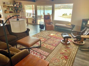 Smart TV, fireplace, books, stereo - Prineville Reservoir Lake House: Boat Pkg, Kayaks, Paddle Boards, & Beach Access (Prineville)