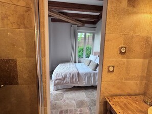 5 Schlafzimmer, Bügeleisen/Bügelbrett, WLAN