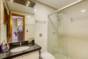 Basic Apartment | Bathroom | Shower