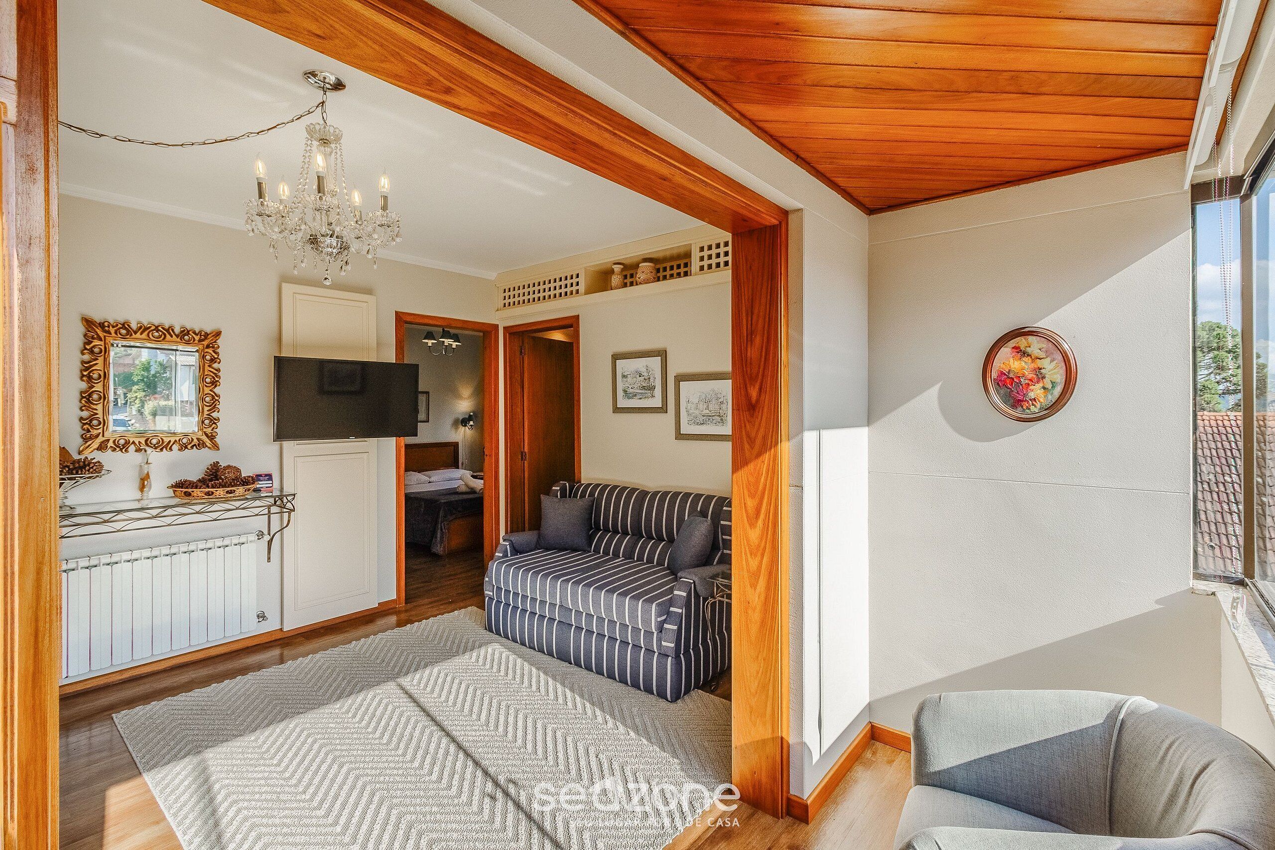 基础公寓 | 起居区 | 电视