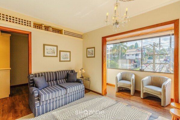 Basic Apartment | Living area | TV