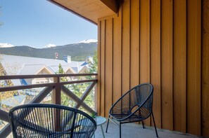 Apartment, Mehrere Betten, Whirlpool, Bergblick (Alpine Suite at Marketplace Lodge) | Ausblick vom Zimmer