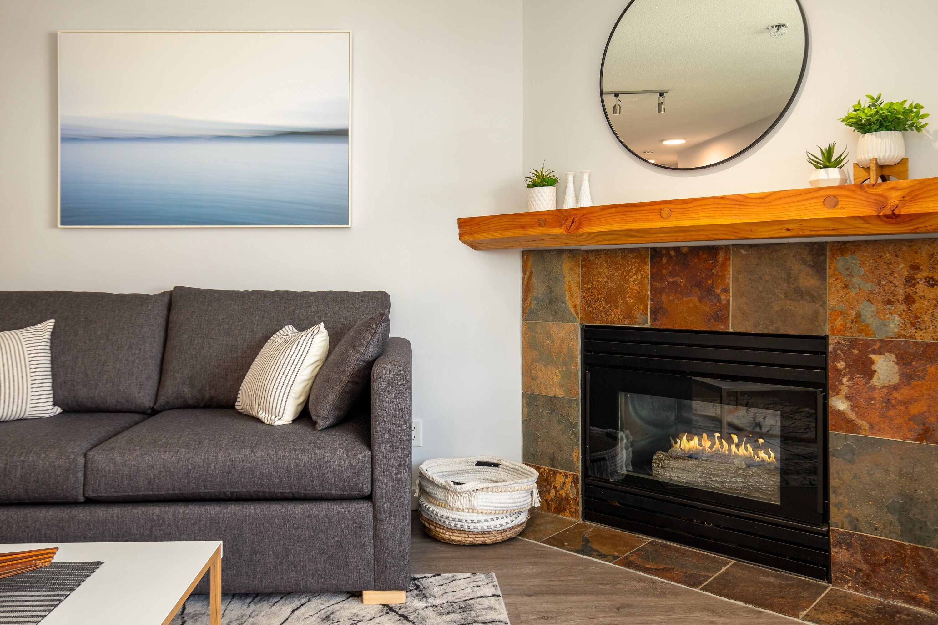 Condo, Plusieurs lits, baignoire à remous, vue sur la montagne (Alpine Suite at Marketplace Lodge) | Aire de séjour
