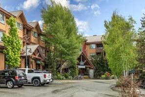 Exterior - Alpine Suite at Marketplace Lodge (Whistler)