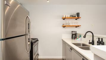Condo, Multiple Beds, Hot Tub, Mountain View (Alpine Suite at Marketplace Lodge) | Private kitchen