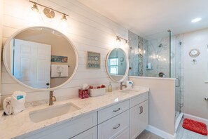 House, Multiple Beds (Sea Glass) | Bathroom
