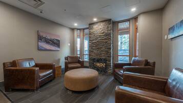 Căn hộ, 1 giường cỡ queen và sofa giường, bồn tắm nước nóng (Alta Suite at Deer Lodge) | Nội thất
