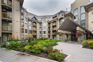 Exterior - Big Mauna at the Marquise (Whistler)