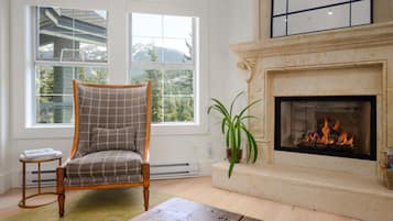 House, Multiple Beds, Patio, Mountain View (Bluebird at The Lynx) | Interior