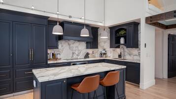 House, Multiple Beds, Patio, Mountain View (Bluebird at The Lynx) | Private kitchen