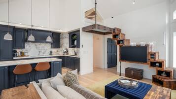 House, Multiple Beds, Patio, Mountain View (Bluebird at The Lynx) | Living area