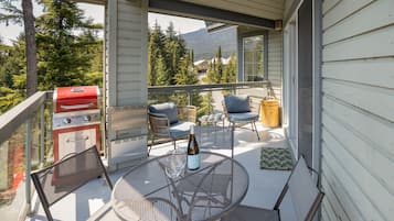 House, Multiple Beds, Patio, Mountain View (Bluebird at The Lynx) | Outdoor dining