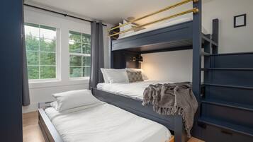 House, Multiple Beds, Patio, Mountain View (Bluebird at The Lynx) | 2 bedrooms, individually decorated, individually furnished, bed sheets